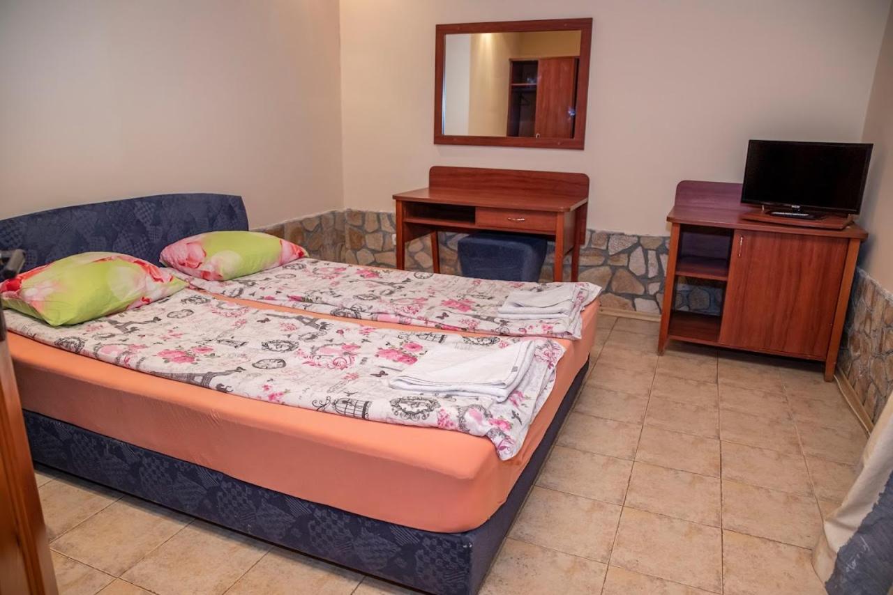 Hotel Стария Чинар Мелник Extérieur photo